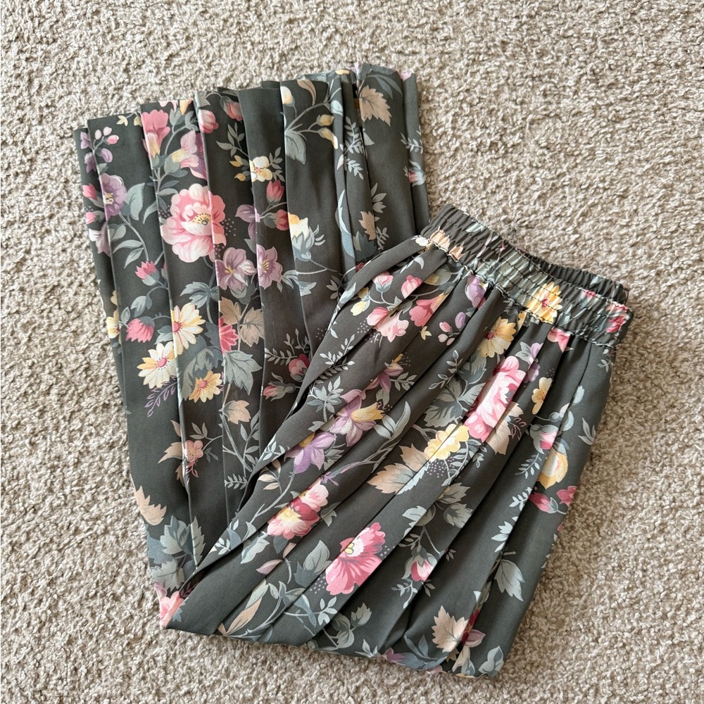 Vintage Floral Pleated Skirt